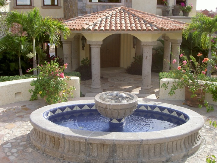 Lolita-exterior/HFountain.jpg