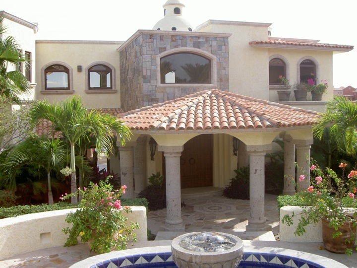 Lolita-exterior/HFrontDay.jpg